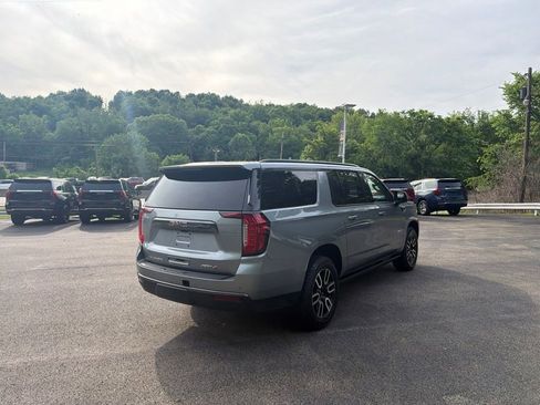Used 2023 GMC Yukon XL AT4 w/ Technology Package AWD/4WD image 3