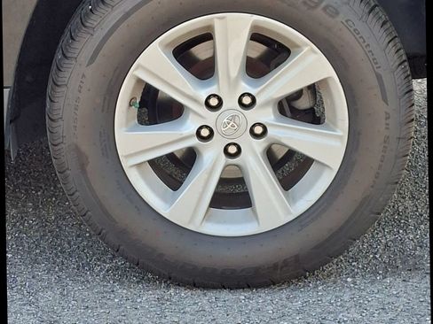 Used 2013 Toyota Highlander FWD w/ Cold Weather Pkg image 17
