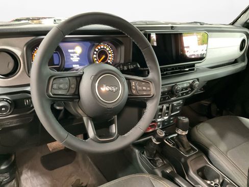 Used 2026 Jeep Wrangler Sport AWD/4WD image 10