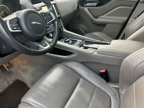 Used 2018 Jaguar F-PACE R-Sport image 11