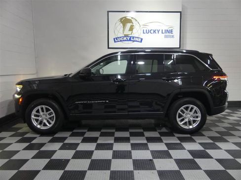 Used 2023 Jeep Grand Cherokee Laredo w/ Luxury Tech Group I AWD/4WD image 7
