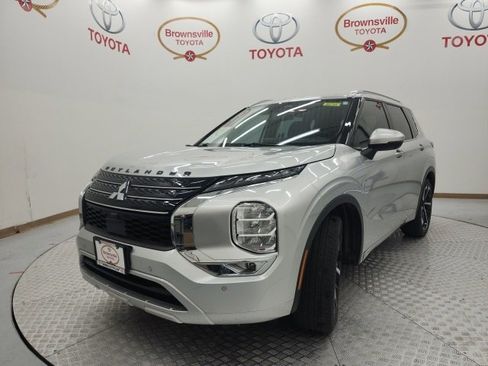 Used 2022 Mitsubishi Outlander SEL image 2