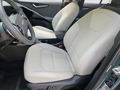 Used 2023 Kia Niro EX FWD image 15