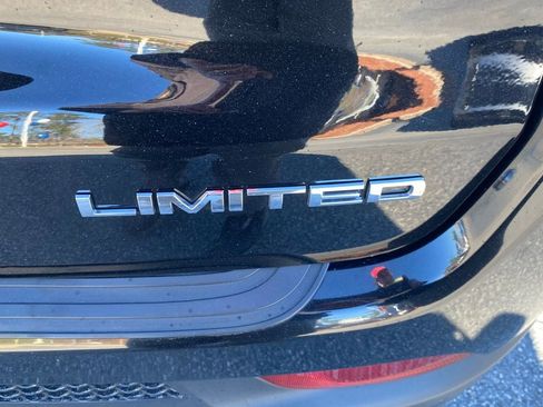 Used 2023 Jeep Compass Limited w/ Sun and Sound Group image 15