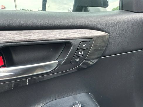 Used 2021 Toyota Highlander Limited AWD/4WD image 19
