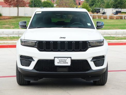 New 2025 Jeep Grand Cherokee Altitude image 6