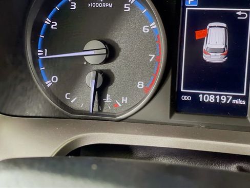 Used 2018 Toyota RAV4 LE image 13