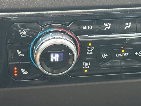 Used 2025 GMC Sierra 1500 SLT w/ SLT Premium Plus Package image 28