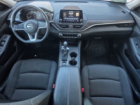 Used 2025 Nissan Altima 2.5 SV image 14