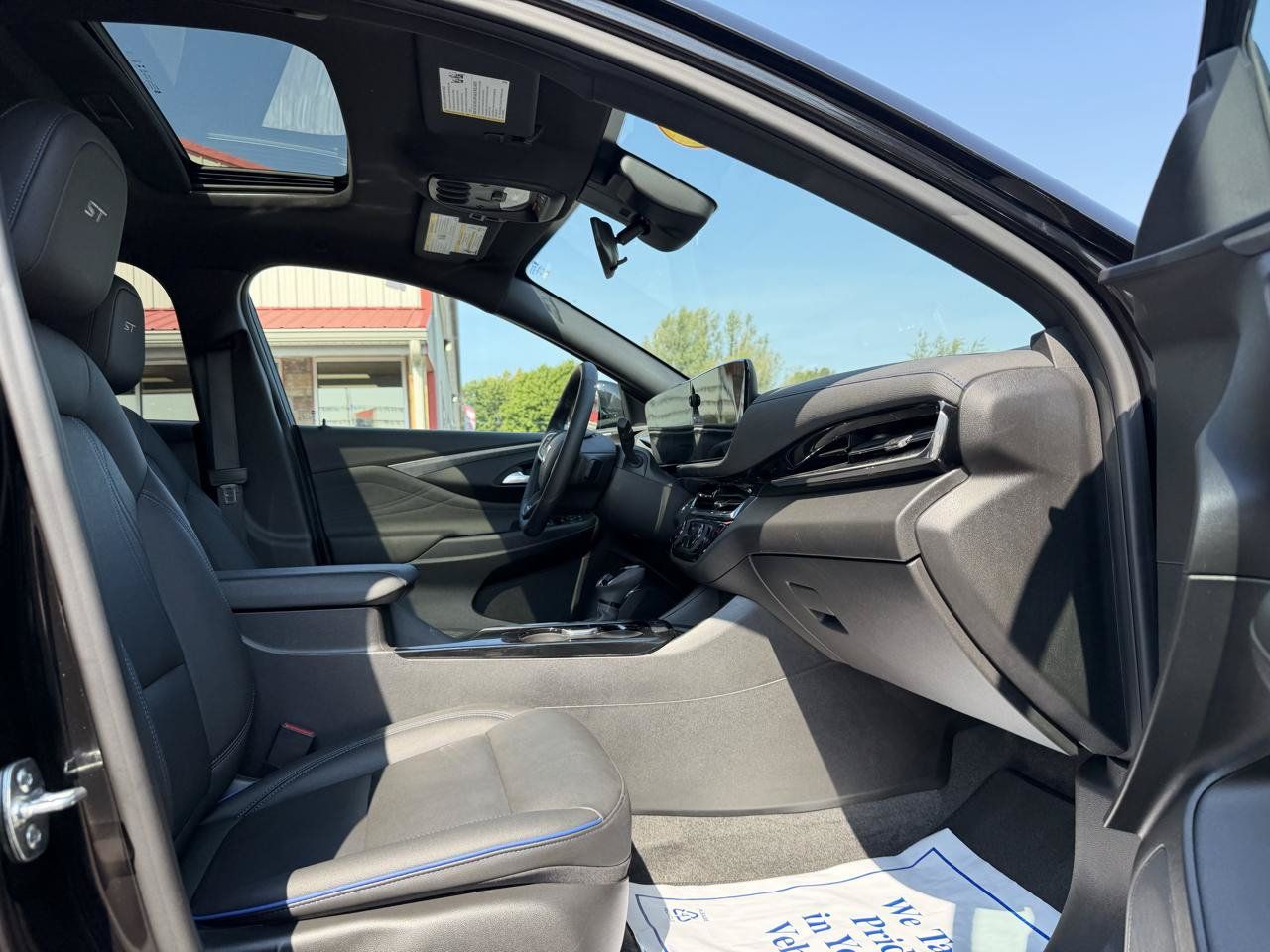 Used 2025 Buick Envista Sport Touring w/ Convenience I Package FWD image 24