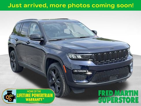 Used 2024 Jeep Grand Cherokee Limited w/ Black Appearance Package AWD/4WD image 1