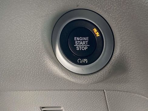 Used 2023 Chrysler Pacifica Touring-L image 29