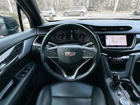 Used 2024 Cadillac XT6 Premium Luxury image 11