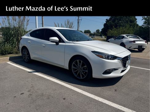 Used 2018 MAZDA MAZDA3 Touring FWD image 1
