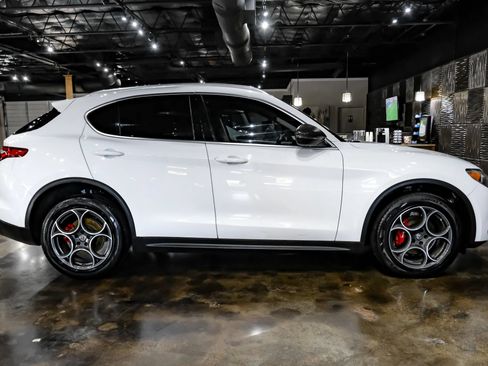 Used 2019 Alfa Romeo Stelvio Ti AWD/4WD image 7