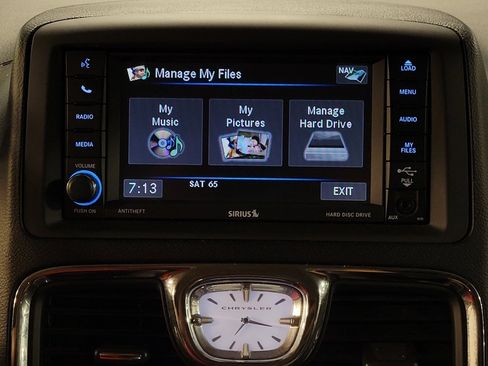Used 2015 Chrysler Town & Country Limited Platinum FWD image 25