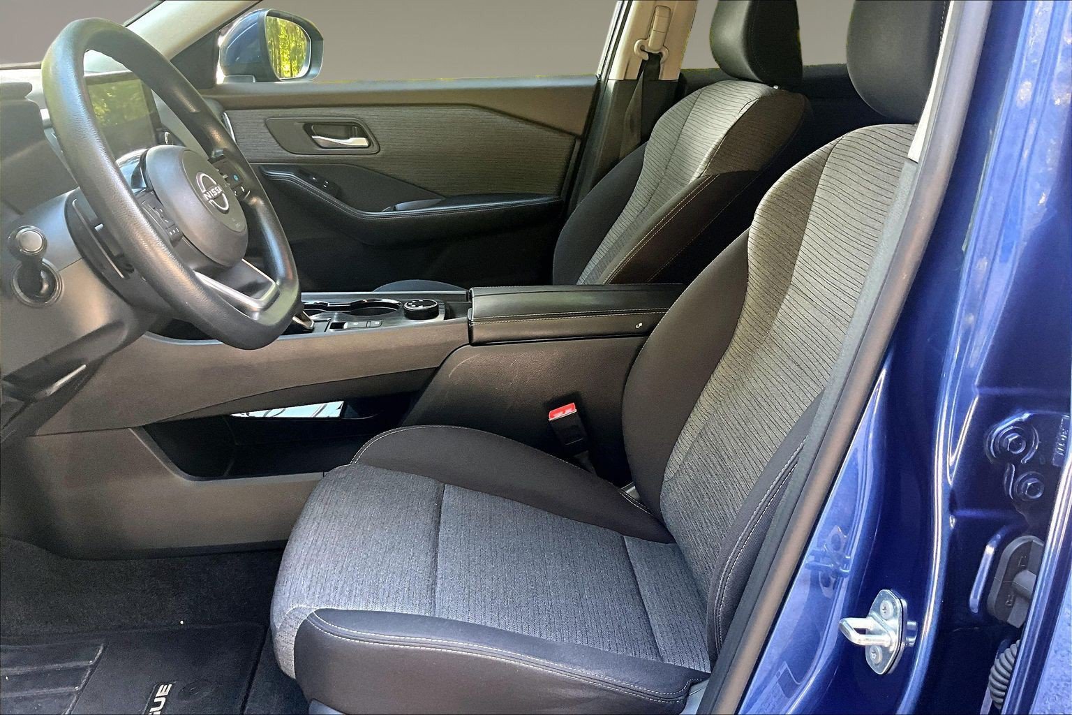 Used 2023 Nissan Rogue SV AWD/4WD image 23