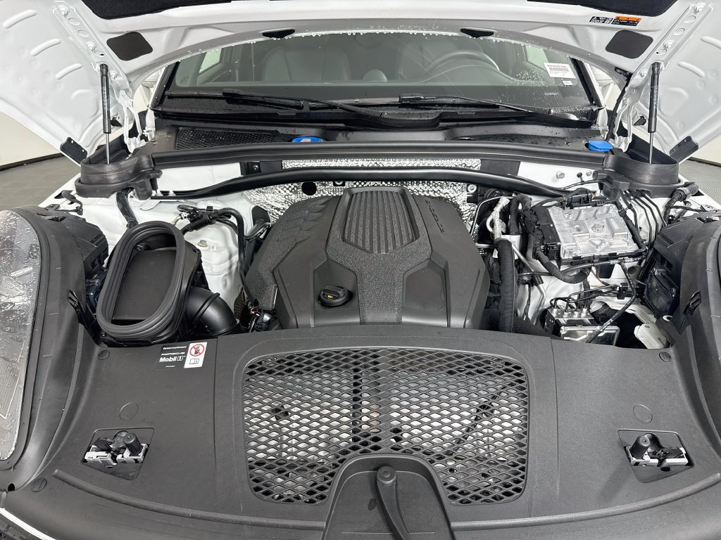 Certified 2026 Porsche Macan AWD/4WD image 29