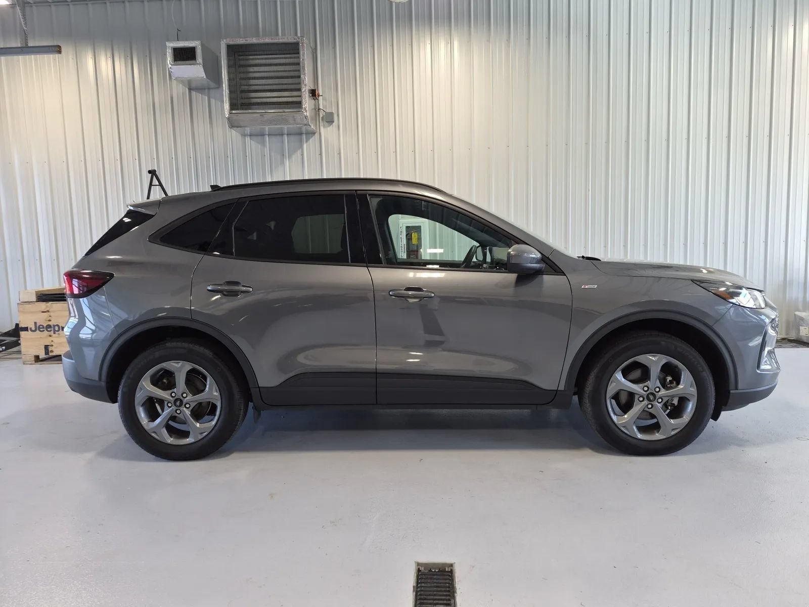 Used 2025 Ford Escape ST-Line Select AWD/4WD image 2
