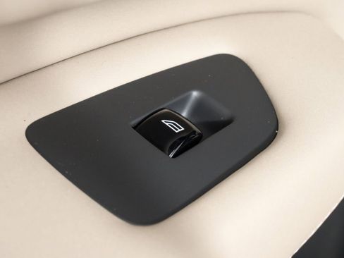 New 2026 Volvo XC90 B6 Plus w/ Protection Package Premier image 18