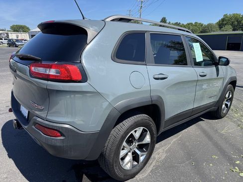 Used 2014 Jeep Cherokee Trailhawk w/ Comfort/Convenience Group AWD/4WD image 4