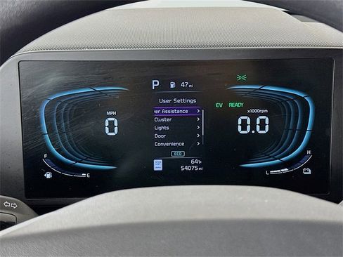 Used 2024 Kia Niro LX image 4
