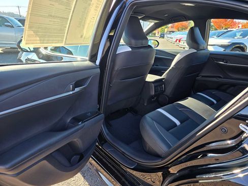 Used 2025 Toyota Camry SE image 21