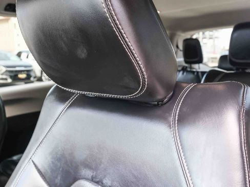 Used 2023 Chrysler Pacifica Touring-L FWD image 23
