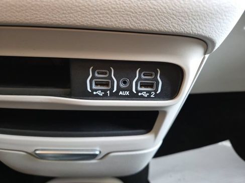 Used 2023 Chrysler Pacifica Touring-L FWD image 55