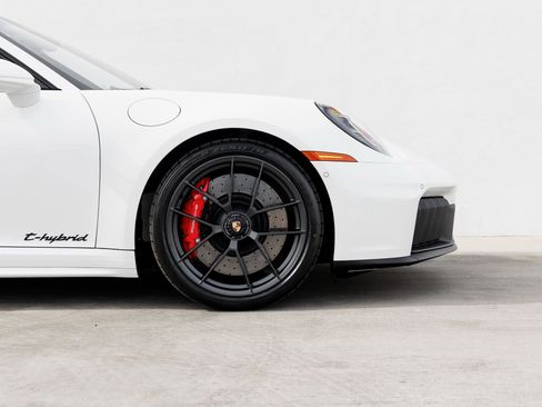 Certified 2026 Porsche 911 Targa 4 GTS image 11