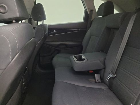 Used 2018 Kia Sorento LX image 18