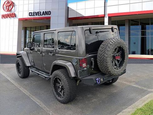 Used 2017 Jeep Wrangler Unlimited Sahara AWD/4WD image 5