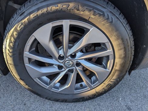 Used 2016 Nissan Rogue SL w/ SL Premium Package image 11