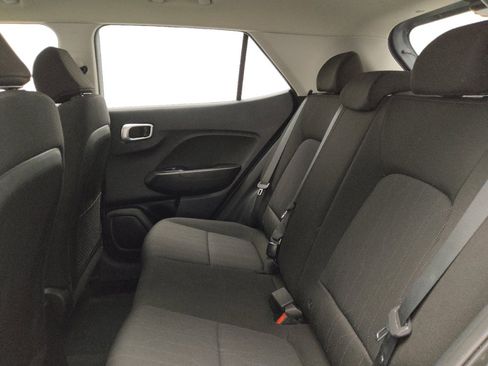 Used 2020 Hyundai Venue SE image 18