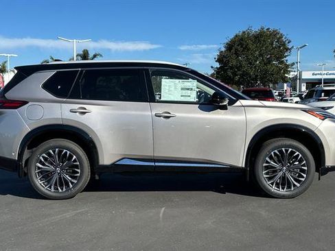 New 2025 Nissan Rogue Platinum w/ Tech Package image 3