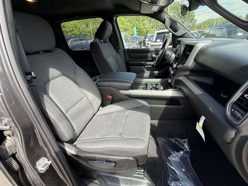 New 2026 RAM 1500 Express AWD/4WD image 9