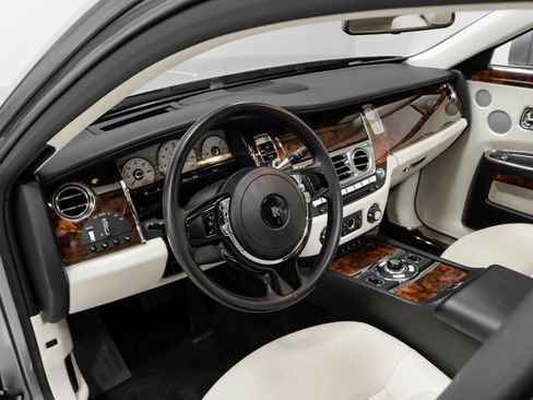 Used 2010 Rolls-Royce Ghost image 8