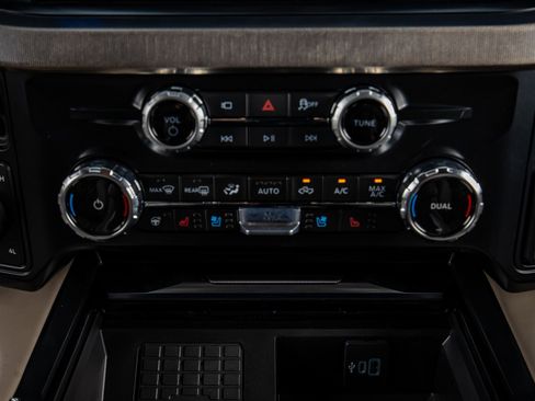 Used 2026 Ford F450 Platinum w/ Platinum Plus Package image 27