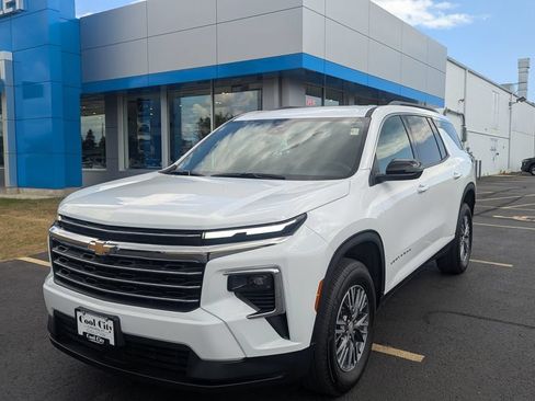 Used 2026 Chevrolet Traverse LT AWD/4WD image 3