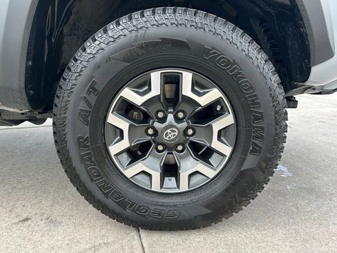 Used 2019 Toyota Tacoma TRD Off-Road AWD/4WD image 31
