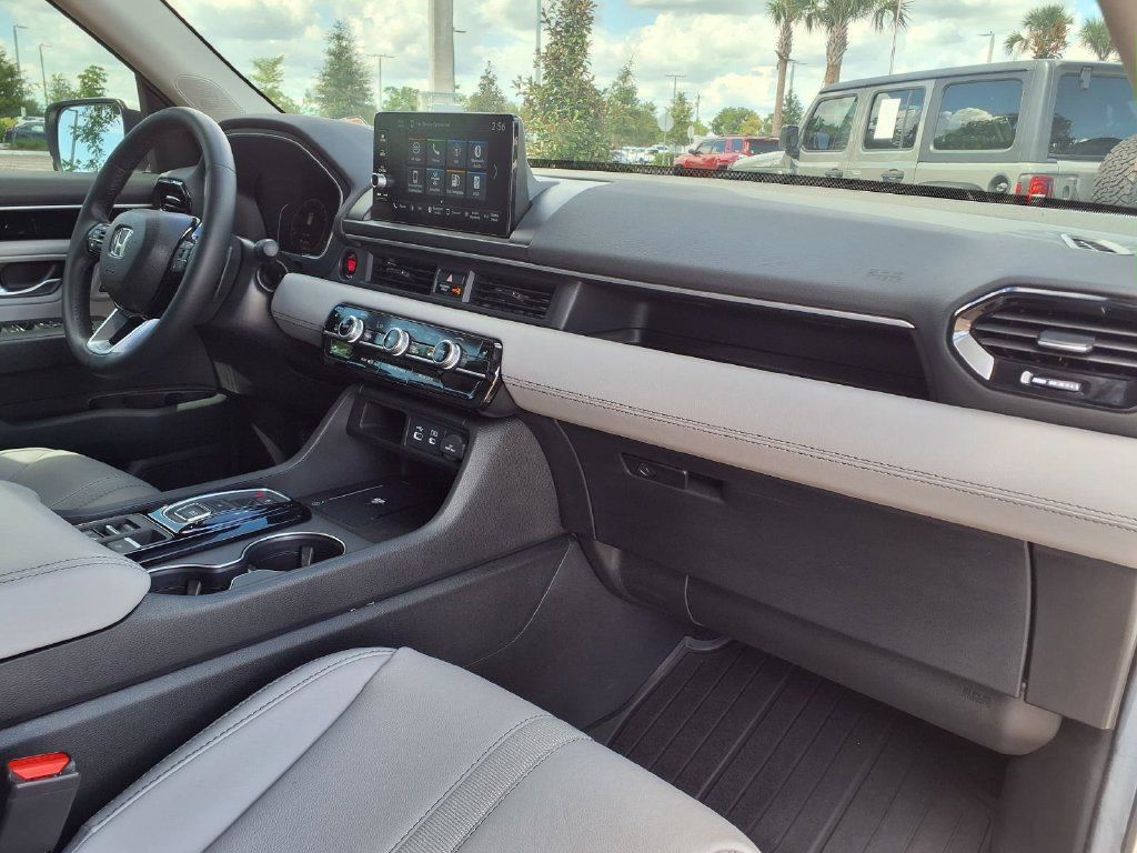 Used 2025 Honda Pilot EX-L image 11