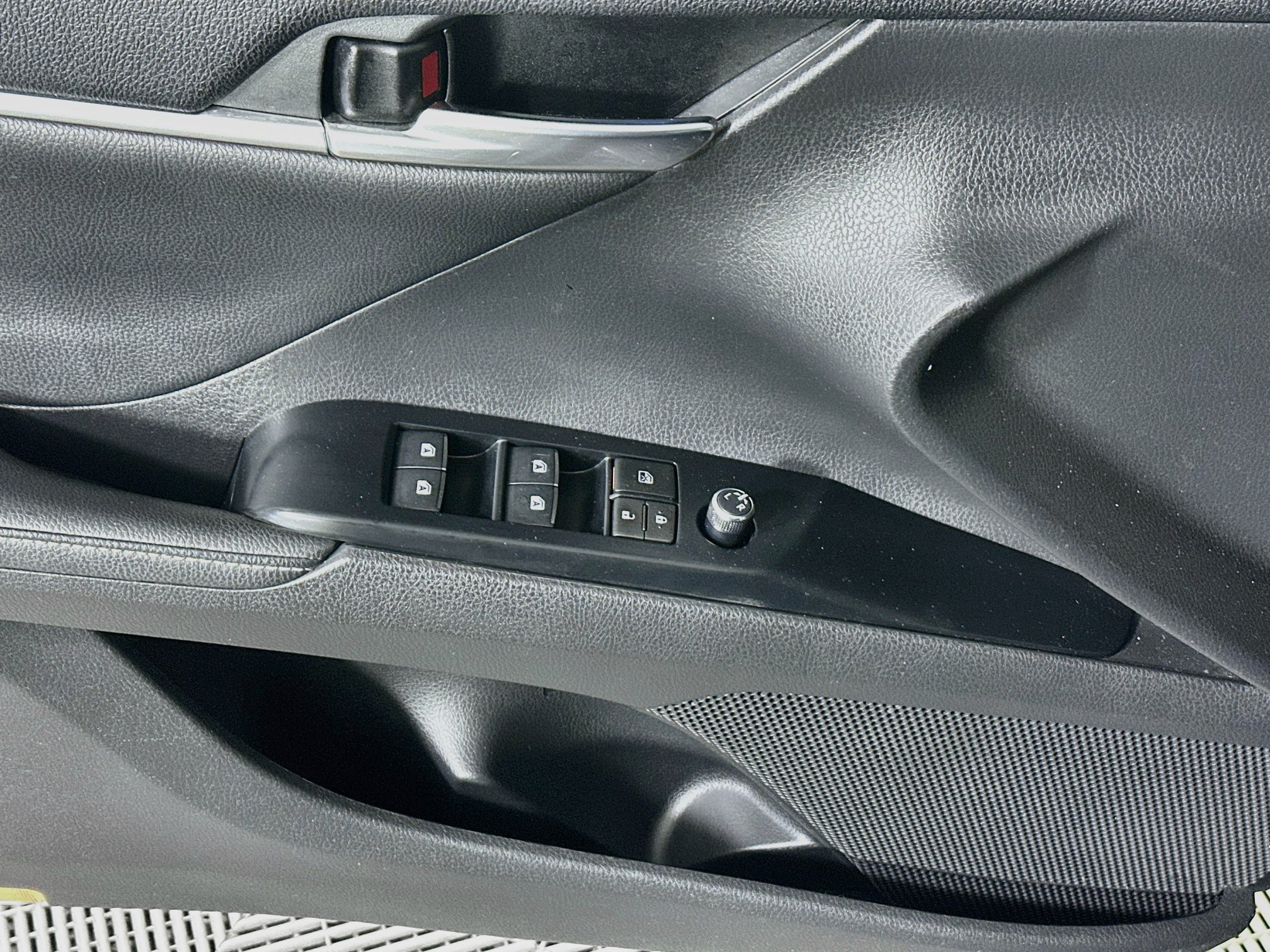 Used 2020 Toyota Camry XSE FWD image 14