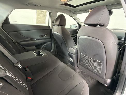 Used 2025 Hyundai Elantra SEL FWD image 30