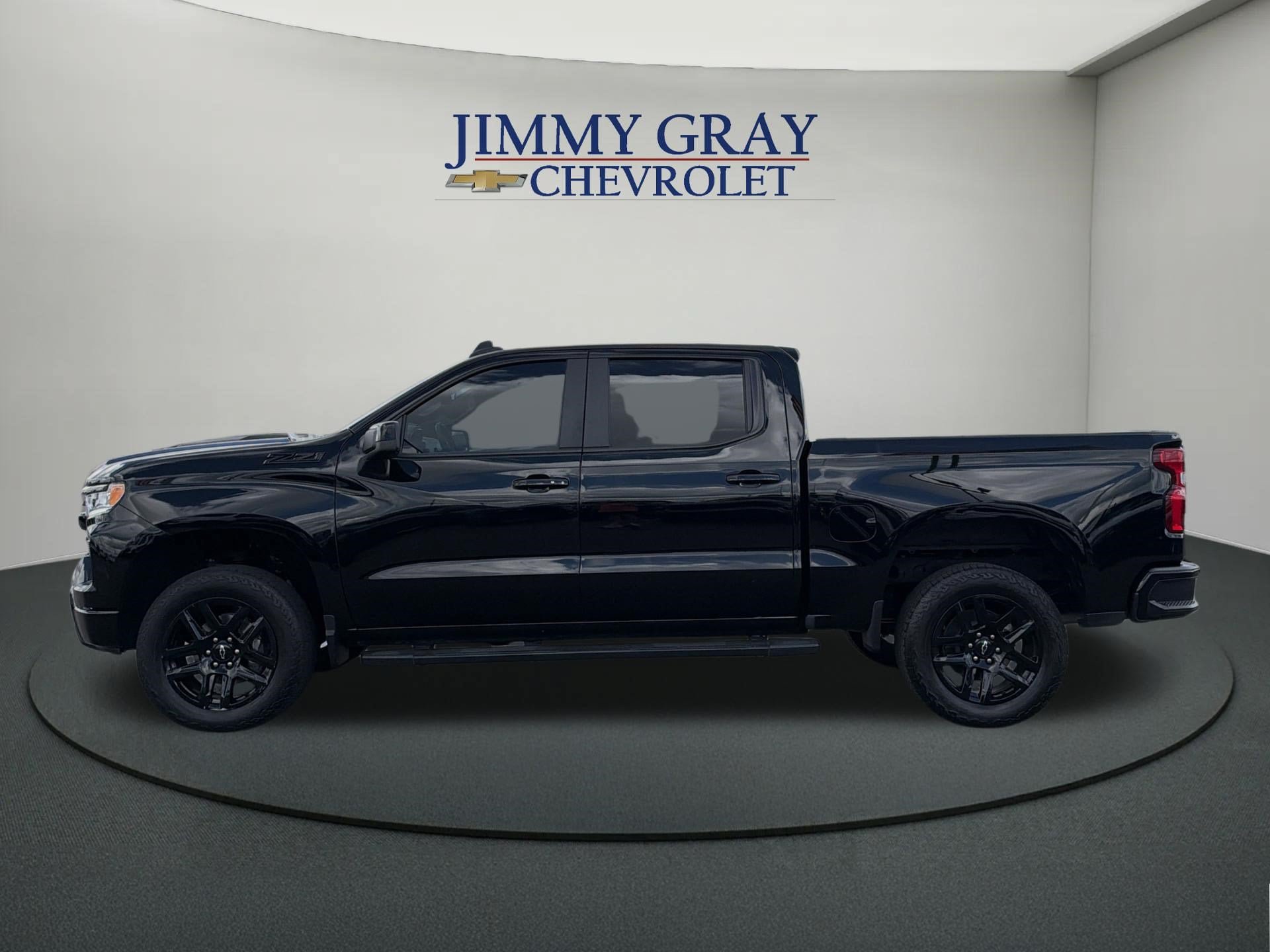 Used 2025 Chevrolet Silverado 1500 LT Trail Boss w/ Convenience Package II AWD/4WD image 2
