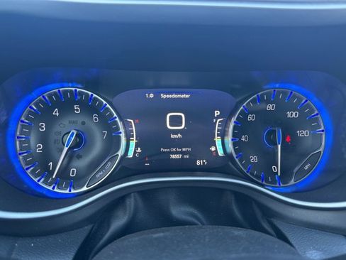 Used 2022 Chrysler Pacifica Touring-L image 5