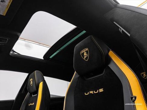 Used 2024 Lamborghini Urus Performante AWD/4WD image 31