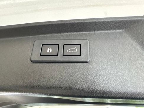 Used 2023 Subaru Outback Premium AWD/4WD image 30