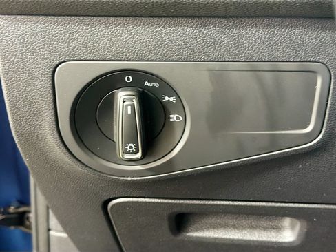 Used 2018 Volkswagen Tiguan SE w/ 3rd Row Seat Package AWD/4WD image 12
