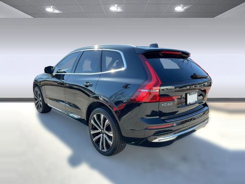 Certified 2023 Volvo XC60 B5 Ultimate w/ Climate Package image 3