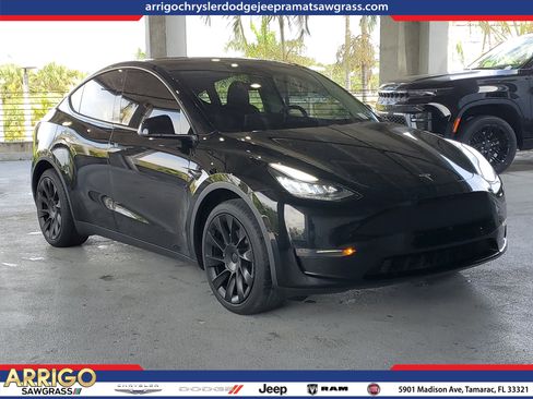 Used 2021 Tesla Model Y Long Range AWD/4WD image 1